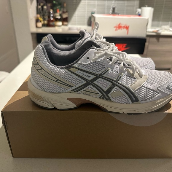 ASICS - Picture 3 of 4